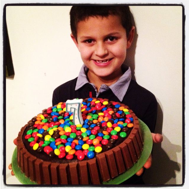 Mon gâteau d'anniversaire pour les 7 ans de mon Gabriel ! Coloré et  surprise au rdv ! - Le blog de cuisineetcitations-leblog