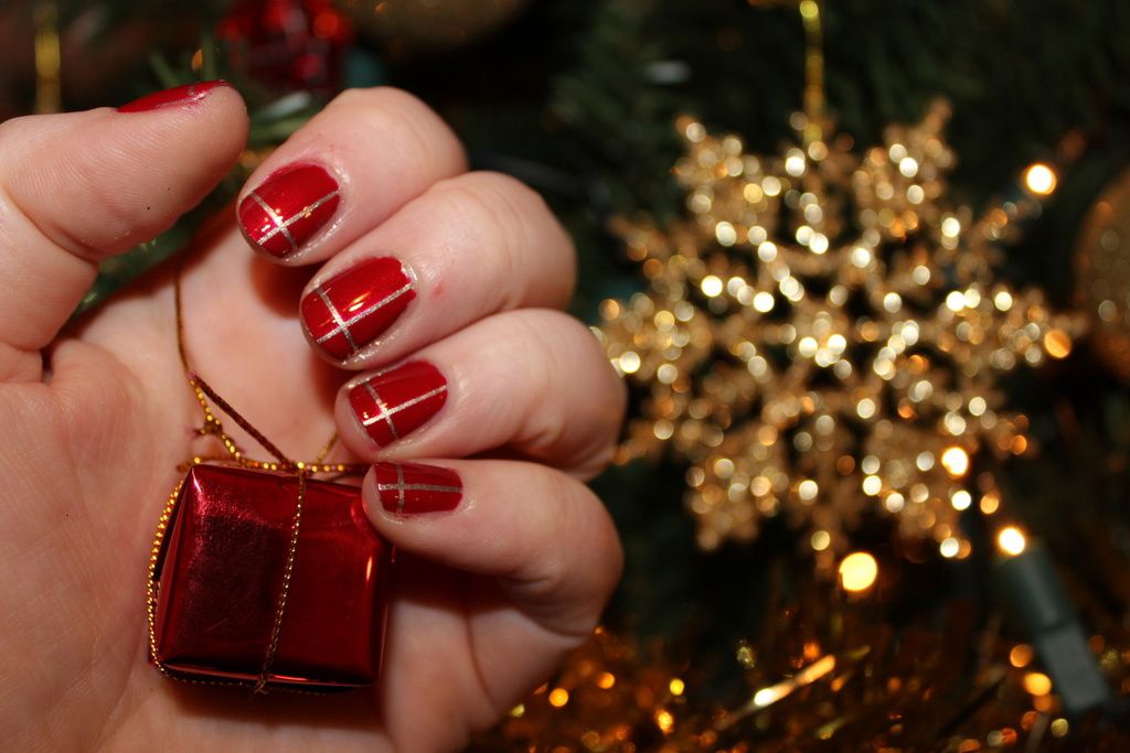 Nail Art per Natale 2012: unghie pacchetto regalo (2) - All Tube and MakeUp
