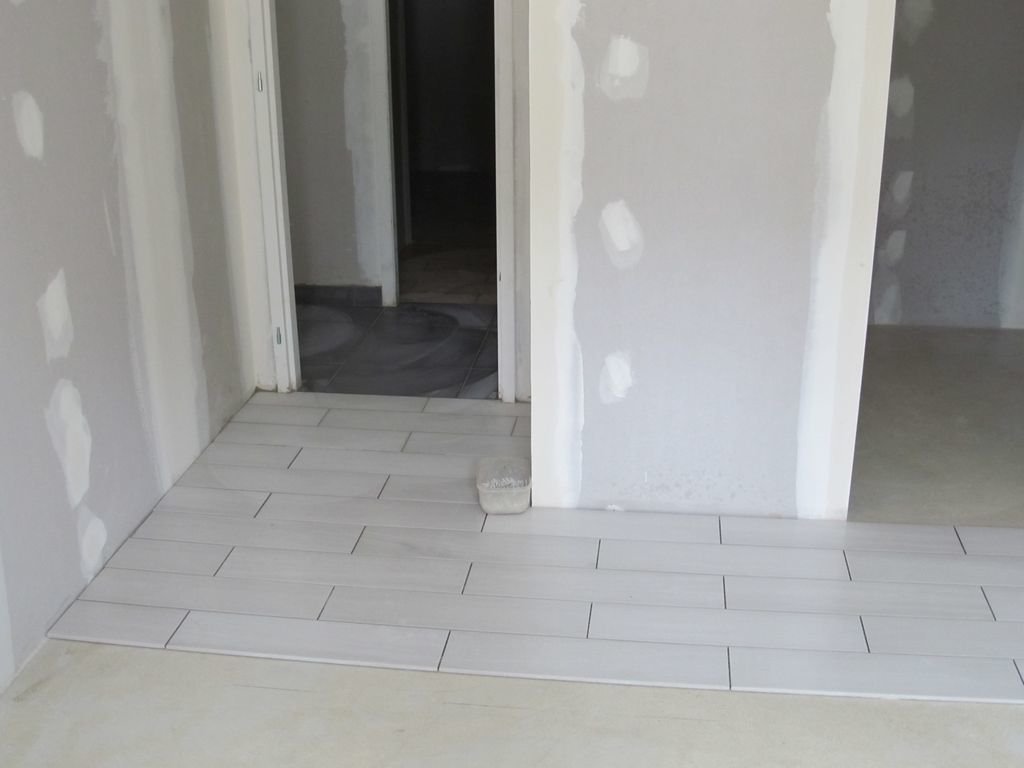 Début du carrelage !!!!!!!!!!! le blog de guillaume et camille