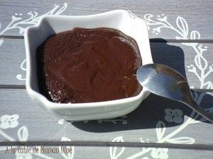 pate-a-tartiner-maison-au-chocolat-noir-a-la-table-de-maman.jpg