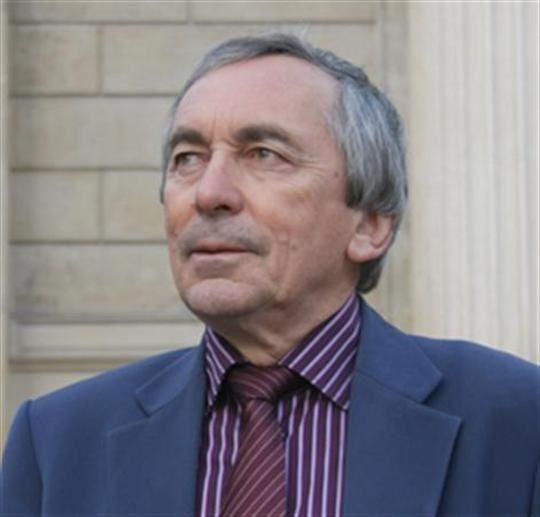 claude-azema-parcourt-le-monde-pour-promouvoir-la-petanque-.jpg