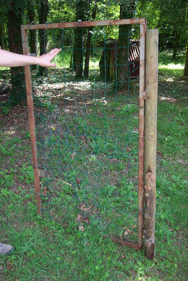 Fabrication d'une clôture pour le parc à chèvres ... Porte clôture idées
