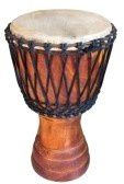 8895392-djembe-percussions-africaines-tambour-en-bois-a-la-