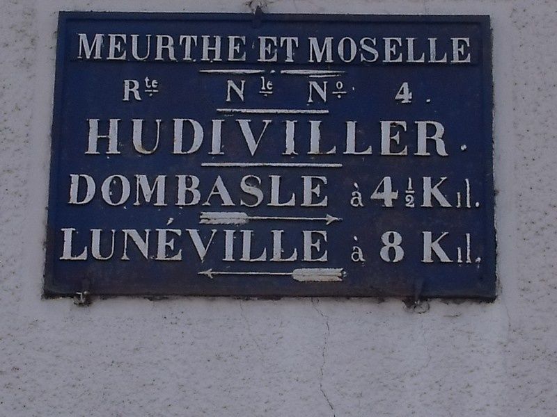 Hudiviller,belle plaque restaurée, la N 4 est devenue D 40