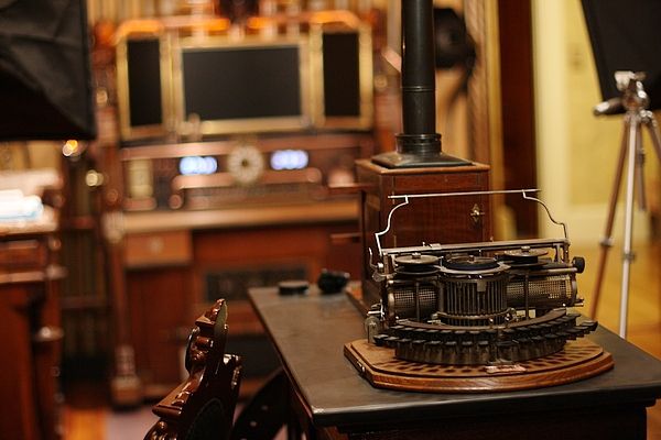 Steampunk-organ-cockpit-desk--12-.JPG