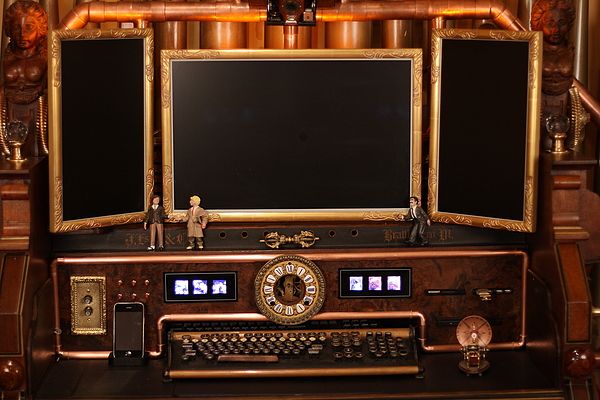 Steampunk-organ-cockpit-desk--2-.JPG