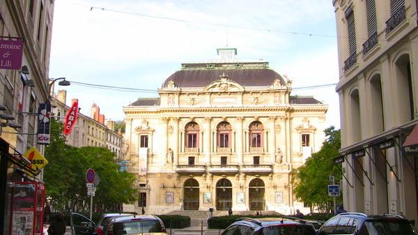 06-theatre