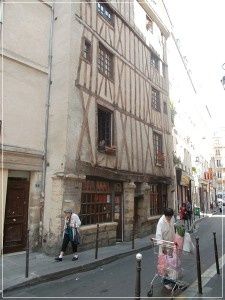 Rue-volta-paris-3-225x300.jpg