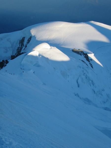 vue du sommet du mont blanc arête des bosse aiguille du gouter photo guillaume ledoux apoutsiak