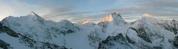 panorama-Obergabelhorn-Dent-blanche-lever-de-solei