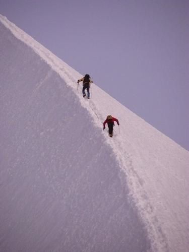 Gnifetti-alpinistes-ar--te-travers--e-du-lyskamm-photo-guillaume-ledoux-apoutsiak.jpg