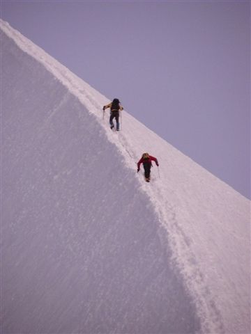 travers--e-du-Lyskamm-au-dessus-du-Lisjoch--photo-Guillaume-Ledoux-Apoutsiak.JPG.JPG