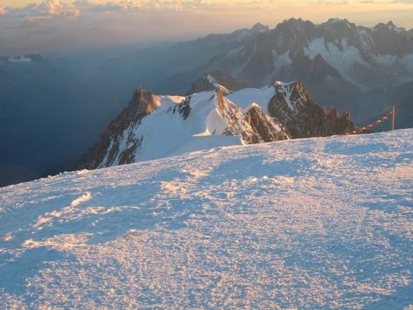 Mont Blanc : Lever de soleil sur le Mont Maudit - photo Guillaume Ledoux