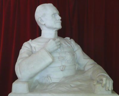 Statue du Général Maunoury qui fit de l'Hôtel de Ville du Raincy son quartier général pendant la Première Guerre Mondiale Statue du Général Maunoury qui fit de l'Hôtel de Ville du Raincy son quartier général pendant la Première Guerre Mondiale