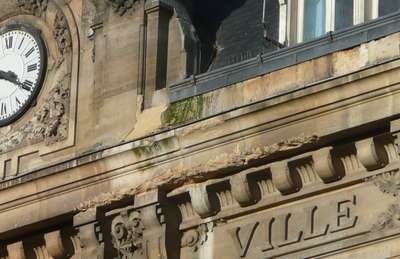 Le Raincy purge des façades de l'hôtel de ville