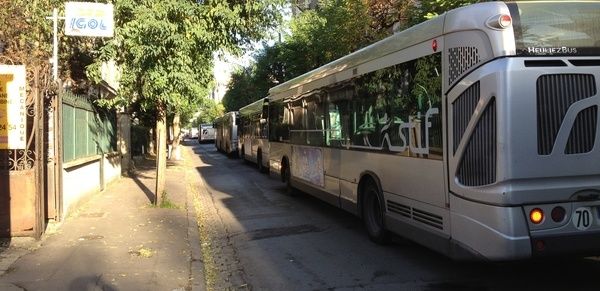 file de bus bloqués boulevard de l'Ouest au Raincy le 20 novembre 2013