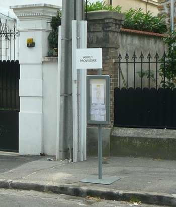 Arrêt provisoire bd de l'Ouest (déviation de l'avenue de la Résistance en travaux, été 2009)