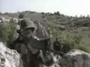 Un Sniper embusqué du Hezbollah.
