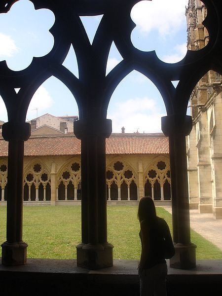 450px-France-Bayonne-Cloitre de la Cathedrale