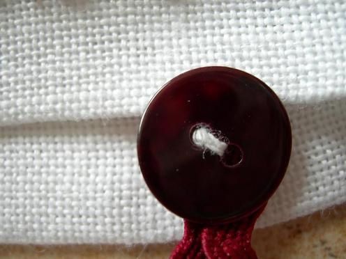 poubelleannelise220508bouton1.jpg
