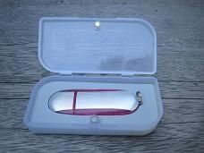 OBJPUB-Boite-USB-plastique-charnieres.jpg