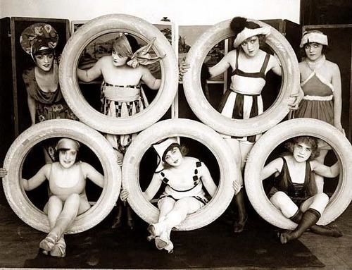 Les-filles-de-Mack-Sennett-ont-pos---avec-des-pneus-copie-1.jpg