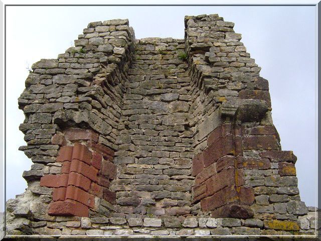 La cheminée de la salle seigneuriale