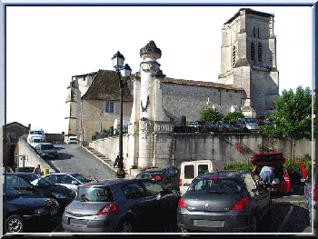 Je ne vois aucun système défensif sur cette église