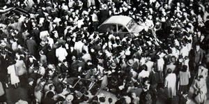 N°10 : Salon 1948 - La foule en mal de "houle" !...