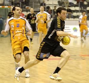HAND-CHAMBERY-ARAGON-Photo-N--22--le-5-mars-2008.jpg