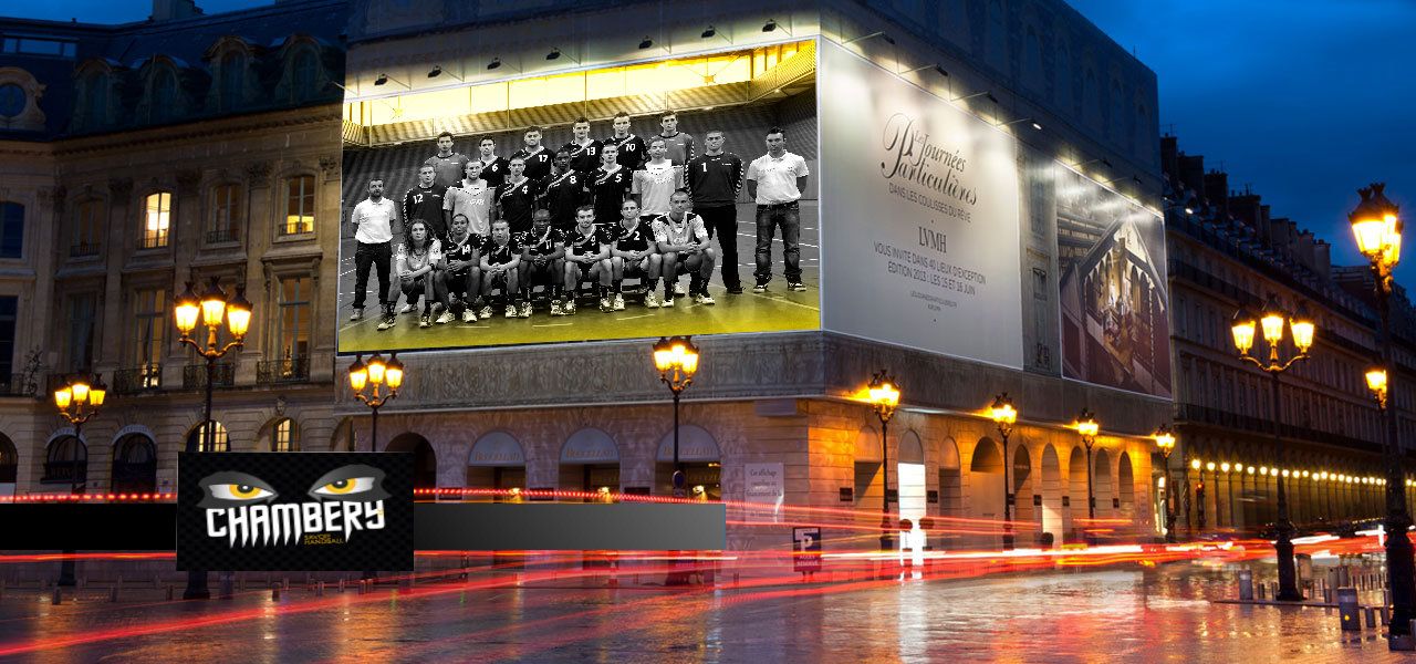 le-groupe-dans-un-panneau-publicitaire-2.jpg