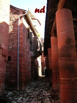 Collonges-la-Rouge-Ruelle.JPG