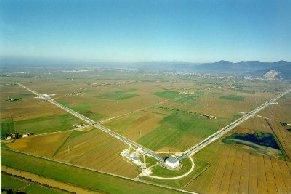 Interf�rom�tre � ondes gravitationnelles VIRGO (Pise, Italie)