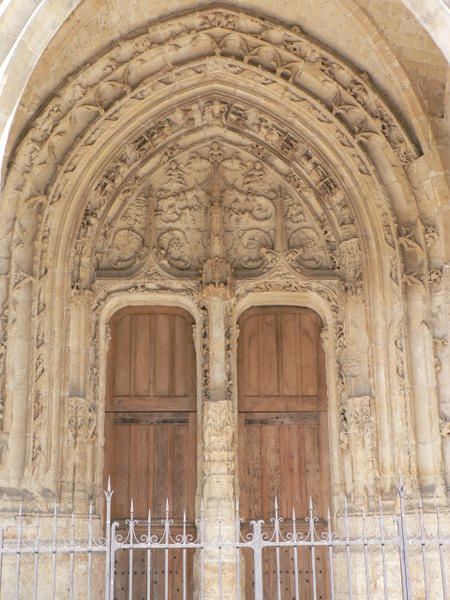 Ceci est un symbole freudien très fort, le fait qu'il y ait deux portes en dit long...