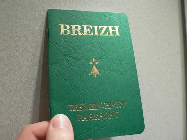 Ce document exceptionnel et véridique a été authentifié par les autorités en vigueur dans mon pays du cidre et des galettes sarazin qui vont bien.