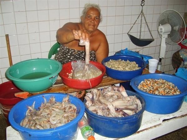 la-vendeuse-de-poulpe-marche-de-carupano-venezuela-juillet-07.jpg