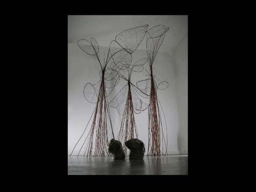 lili-oto artiste plasticien installation: l'âme des guerriers ou l'ethnologie de l'insignifiant: sculptures