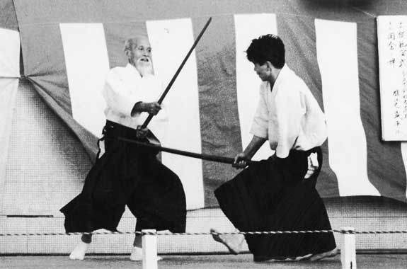 morihei-ueshiba-nobuyoshi-tamura-demo-c1960