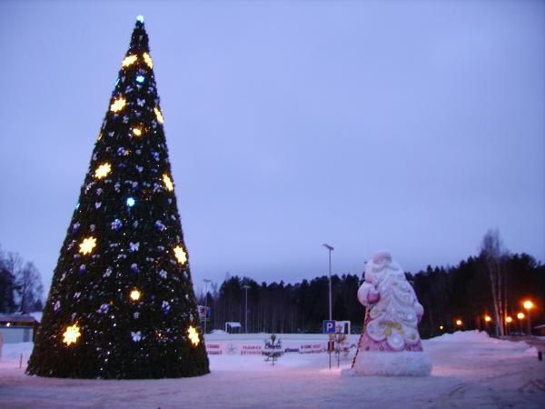 joli sapin artificiel à l'entrée de Demino