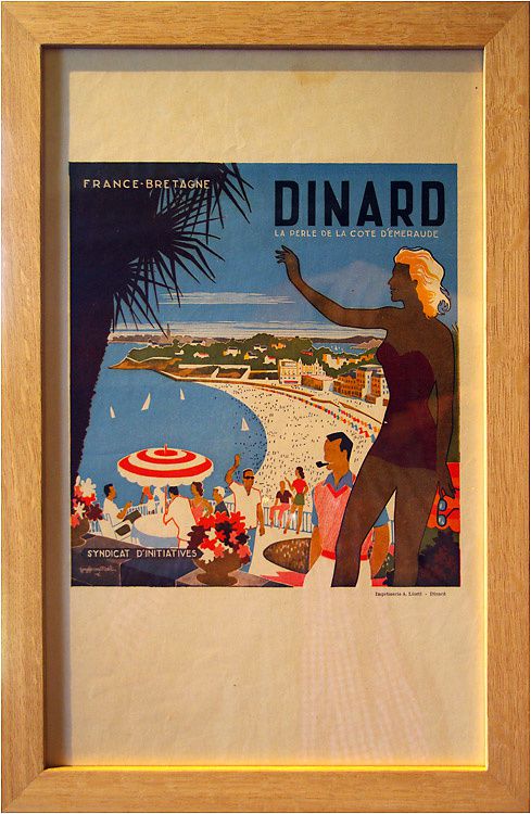 Exposition d'affiches de la belle époque dans la villa Roches Brunes à la pointe de la Malouine à Dinard
