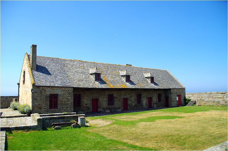 visite guidée en photos du Fort National à Saint Malo.