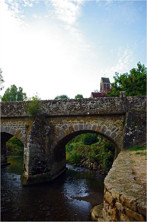 Saint Céneri le Gérei (61) à quelques kilomètres d' Alençon est classé dans les 100 plus beaux villages de France.