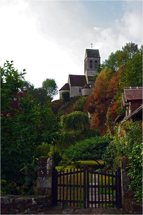 Saint Céneri le Gérei (61) à quelques kilomètres d' Alençon est classé dans les 100 plus beaux villages de France.