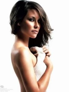 205408-R45GARZTMHK32QDFD71AJYCZONZX78-evangeline-lily-H154816-L.jpg