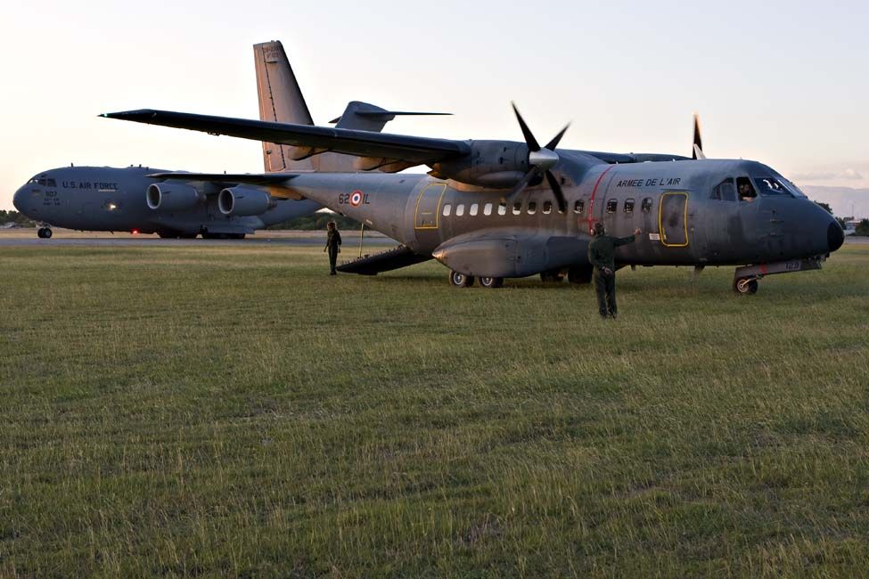 AvionC130FrUsAirForceHaiti-Fr1001.jpg