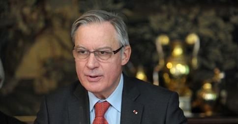 Dollar-Christian Noyer regrette l'hégémonie du dollar