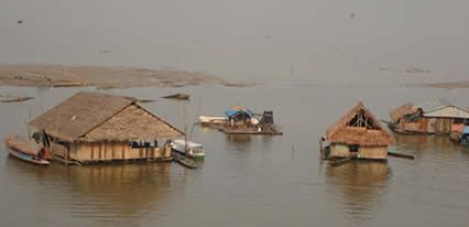 D-casas-en-el-rio-iquitos.jpg