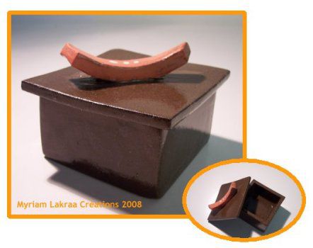 Poterie à la plaque : boîte carrée, 2007-2008 - Myriam Lakraa Création