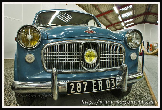 Musee-automobiles-Bellenaves-_-voiture-a-3-phares.jpg