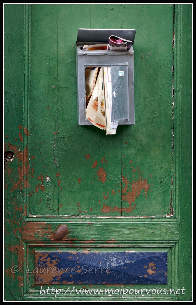 St-Flour-43-Boite-aux-lettres-et-vieille-porte.jpg